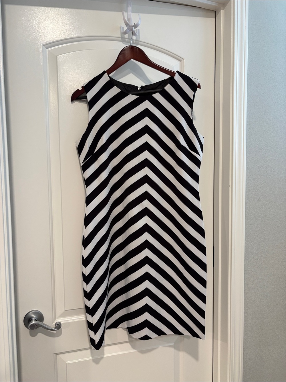 Sleeveless Black and White Chevron Mini Dress
